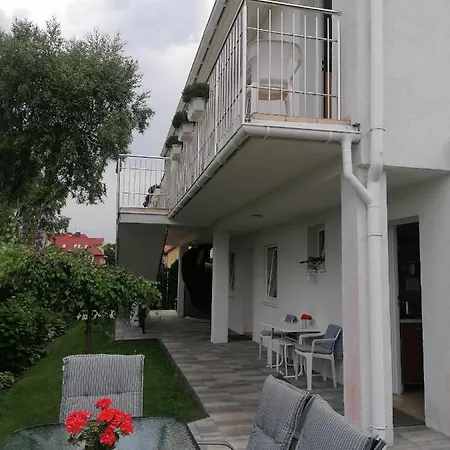 Δωμάτια σε οικογενειακή κατοικία Goscinne Kamako *